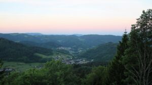 Dieses Bild zeigt eine Webcam-Aufnahme vom Achertal, aufgenommen am Samstag, den 23.05.2026 um 05:40 Uhr. Die Temperatur betrug 18.6°C.