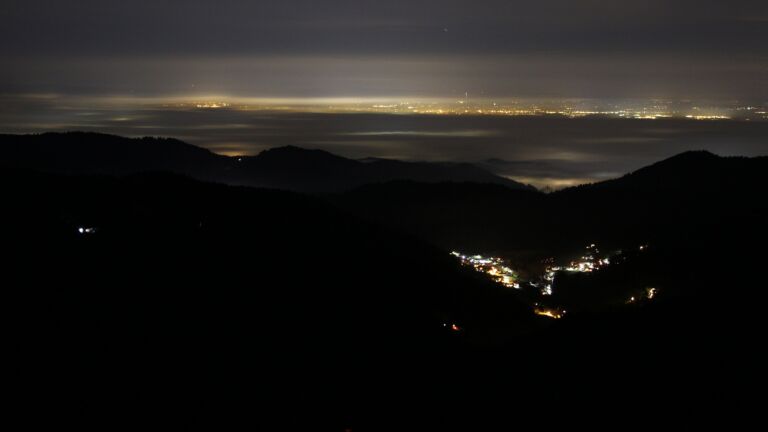 Dieses Bild zeigt eine Webcam-Aufnahme vom Achertal, aufgenommen am Sonntag, den 21.12.2025 um 06:10 Uhr. Die Temperatur betrug 7.8°C.