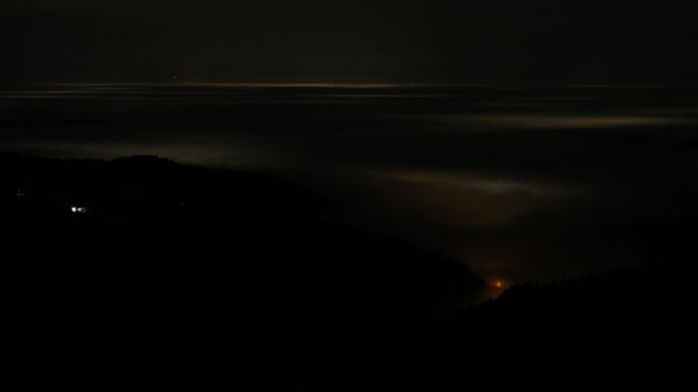 Dieses Bild zeigt eine Webcam-Aufnahme vom Achertal, aufgenommen am Montag, den 19.01.2026 um 01:30 Uhr. Die Temperatur betrug 4.8°C.