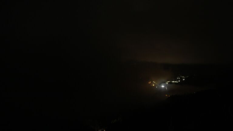 Dieses Bild zeigt eine Webcam-Aufnahme vom Achertal, aufgenommen am Freitag, den 21.11.2025 um 03:00 Uhr. Die Temperatur betrug -4.4°C.