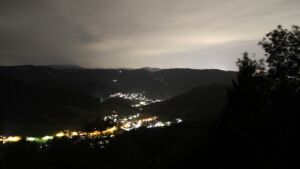 Dieses Bild zeigt eine Webcam-Aufnahme vom Achertal, aufgenommen am Dienstag, den 08.09.2026 um 22:30 Uhr. Die Temperatur betrug 20.1°C.