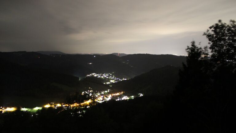Dieses Bild zeigt eine Webcam-Aufnahme vom Achertal, aufgenommen am Dienstag, den 08.09.2026 um 22:30 Uhr. Die Temperatur betrug 20.1°C.