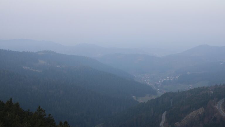 Dieses Bild zeigt eine Webcam-Aufnahme vom Achertal, aufgenommen am Montag, den 09.03.2026 um 07:40 Uhr. Die Temperatur betrug 7.8°C.