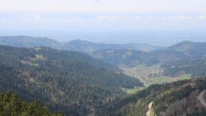 Dieses Bild zeigt eine Webcam-Aufnahme vom Achertal, aufgenommen am Donnerstag, den 16.04.2026 um 13:10 Uhr. Die Temperatur betrug 11.6°C.