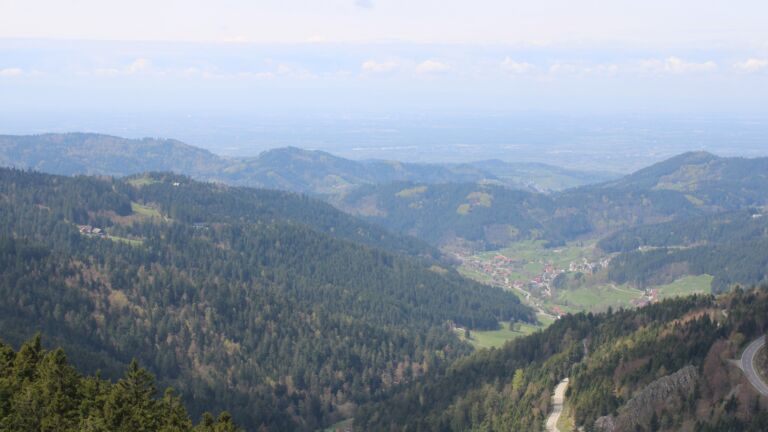 Dieses Bild zeigt eine Webcam-Aufnahme vom Achertal, aufgenommen am Donnerstag, den 16.04.2026 um 13:10 Uhr. Die Temperatur betrug 11.6°C.