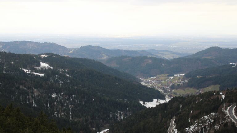 Dieses Bild zeigt eine Webcam-Aufnahme vom Achertal, aufgenommen am Mittwoch, den 14.01.2026 um 12:10 Uhr. Die Temperatur betrug 5.2°C.