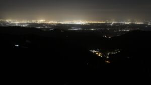 Dieses Bild zeigt eine Webcam-Aufnahme vom Achertal, aufgenommen am Freitag, den 16.01.2026 um 04:30 Uhr. Die Temperatur betrug 4.9°C.