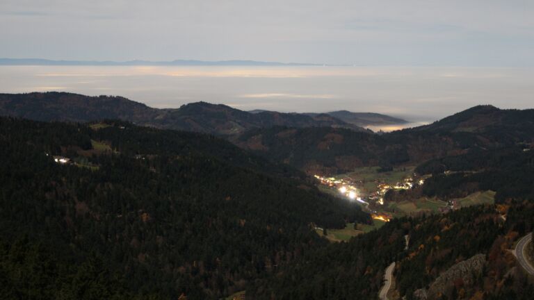 Dieses Bild zeigt eine Webcam-Aufnahme vom Achertal, aufgenommen am Freitag, den 07.11.2025 um 00:00 Uhr. Die Temperatur betrug 9.8°C.