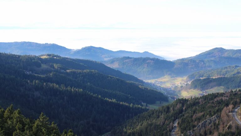 Dieses Bild zeigt eine Webcam-Aufnahme vom Achertal, aufgenommen am Mittwoch, den 03.12.2025 um 13:40 Uhr. Die Temperatur betrug 6.2°C.