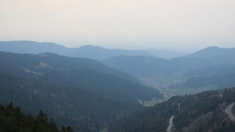 Dieses Bild zeigt eine Webcam-Aufnahme vom Achertal, aufgenommen am Samstag, den 21.03.2026 um 17:10 Uhr. Die Temperatur betrug 4.4°C.