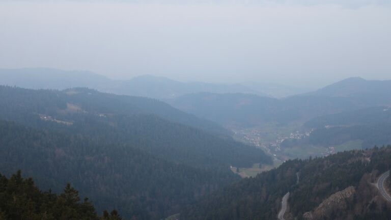 Dieses Bild zeigt eine Webcam-Aufnahme vom Achertal, aufgenommen am Montag, den 09.03.2026 um 07:10 Uhr. Die Temperatur betrug 7.6°C.