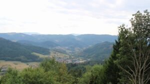 Dieses Bild zeigt eine Webcam-Aufnahme vom Achertal, aufgenommen am Montag, den 17.08.2026 um 16:50 Uhr. Die Temperatur betrug 22.4°C.
