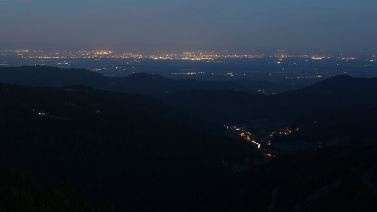 Dieses Bild zeigt eine Webcam-Aufnahme vom Achertal, aufgenommen am Samstag, den 09.08.2025 um 05:20 Uhr. Die Temperatur betrug 20.8°C.