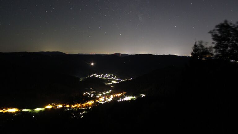 Dieses Bild zeigt eine Webcam-Aufnahme vom Achertal, aufgenommen am Montag, den 14.09.2026 um 23:30 Uhr. Die Temperatur betrug 18.3°C.