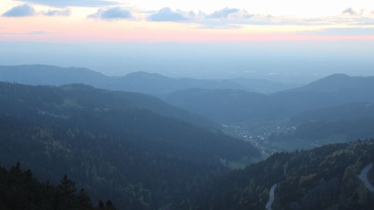 Dieses Bild zeigt eine Webcam-Aufnahme vom Achertal, aufgenommen am Dienstag, den 21.04.2026 um 20:40 Uhr. Die Temperatur betrug 2.6°C.