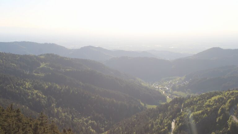 Dieses Bild zeigt eine Webcam-Aufnahme vom Achertal, aufgenommen am Freitag, den 01.05.2026 um 19:20 Uhr. Die Temperatur betrug 16.4°C.