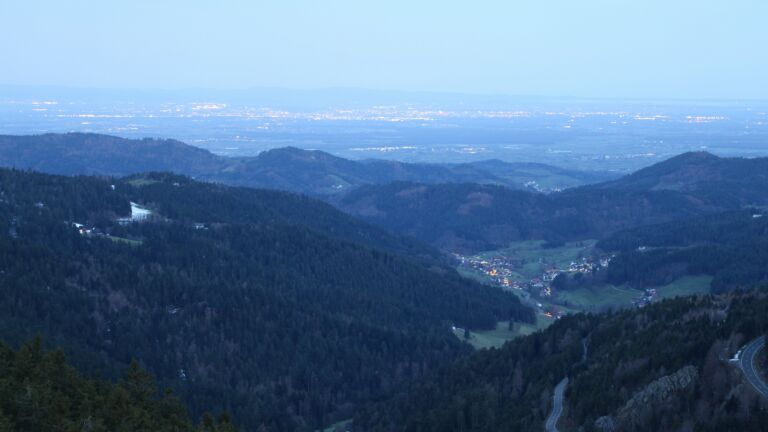 Dieses Bild zeigt eine Webcam-Aufnahme vom Achertal, aufgenommen am Sonntag, den 05.04.2026 um 06:30 Uhr. Die Temperatur betrug 9.6°C.