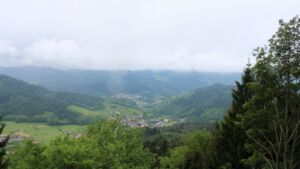 Dieses Bild zeigt eine Webcam-Aufnahme vom Achertal, aufgenommen am Freitag, den 15.05.2026 um 12:10 Uhr. Die Temperatur betrug 7.6°C.
