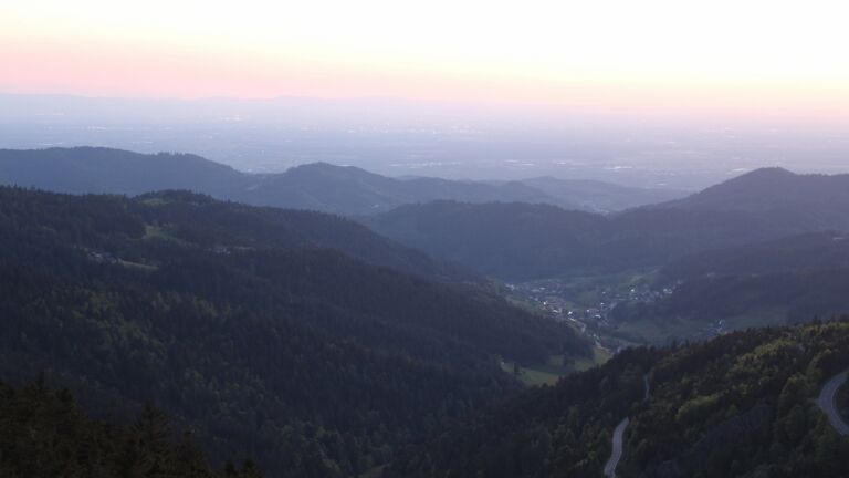 Dieses Bild zeigt eine Webcam-Aufnahme vom Achertal, aufgenommen am Freitag, den 09.05.2025 um 21:20 Uhr. Die Temperatur betrug 7.1°C.