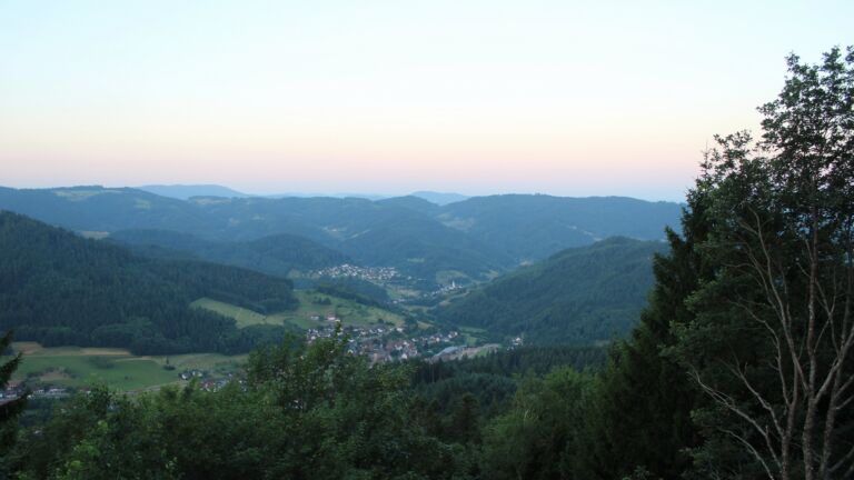 Dieses Bild zeigt eine Webcam-Aufnahme vom Achertal, aufgenommen am Donnerstag, den 09.07.2026 um 05:50 Uhr. Die Temperatur betrug 16.6°C.