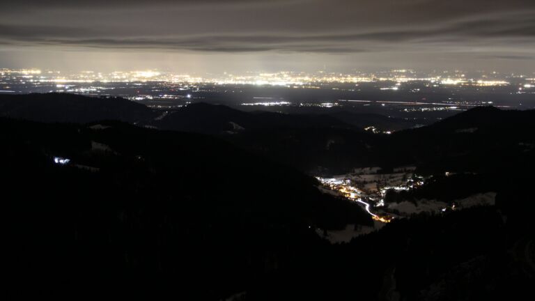 Dieses Bild zeigt eine Webcam-Aufnahme vom Achertal, aufgenommen am Dienstag, den 13.01.2026 um 06:00 Uhr. Die Temperatur betrug 3.7°C.