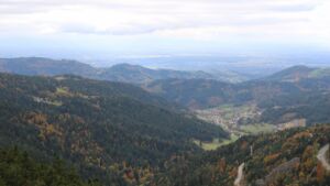 Dieses Bild zeigt eine Webcam-Aufnahme vom Achertal, aufgenommen am Mittwoch, den 15.10.2025 um 14:30 Uhr. Die Temperatur betrug 7.9°C.