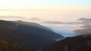 Dieses Bild zeigt eine Webcam-Aufnahme vom Achertal, aufgenommen am Montag, den 29.12.2025 um 16:20 Uhr. Die Temperatur betrug 2.9°C.