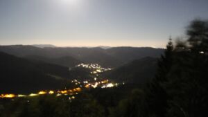 Dieses Bild zeigt eine Webcam-Aufnahme vom Achertal, aufgenommen am Mittwoch, den 23.09.2026 um 00:30 Uhr. Die Temperatur betrug 11.1°C.