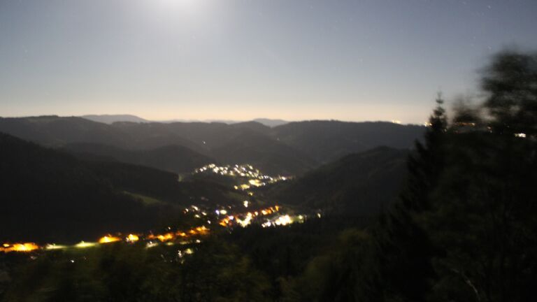 Dieses Bild zeigt eine Webcam-Aufnahme vom Achertal, aufgenommen am Mittwoch, den 23.09.2026 um 00:30 Uhr. Die Temperatur betrug 11.1°C.