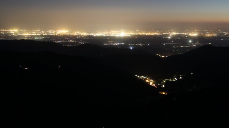 Dieses Bild zeigt eine Webcam-Aufnahme vom Achertal, aufgenommen am Donnerstag, den 15.05.2025 um 22:40 Uhr. Die Temperatur betrug 6.8°C.