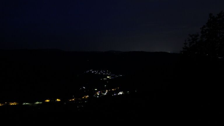 Dieses Bild zeigt eine Webcam-Aufnahme vom Achertal, aufgenommen am Dienstag, den 16.06.2026 um 03:50 Uhr. Die Temperatur betrug 16.4°C.