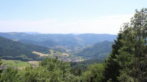 Dieses Bild zeigt eine Webcam-Aufnahme vom Achertal, aufgenommen am Freitag, den 19.06.2026 um 16:20 Uhr. Die Temperatur betrug 35.6°C.