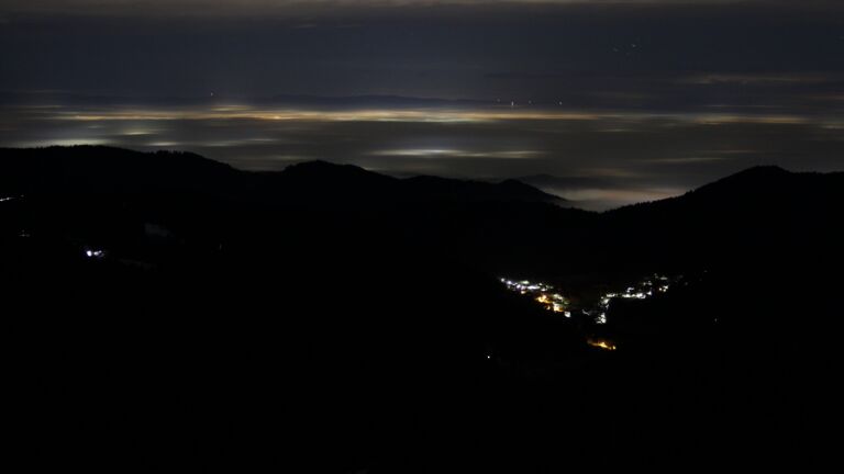 Dieses Bild zeigt eine Webcam-Aufnahme vom Achertal, aufgenommen am Freitag, den 23.01.2026 um 04:30 Uhr. Die Temperatur betrug 3.1°C.