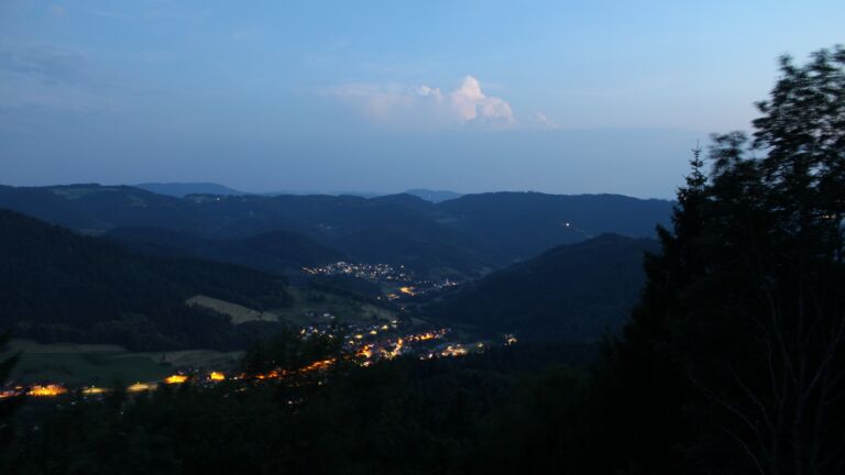 Dieses Bild zeigt eine Webcam-Aufnahme vom Achertal, aufgenommen am Samstag, den 27.06.2026 um 22:30 Uhr. Die Temperatur betrug 30.9°C.