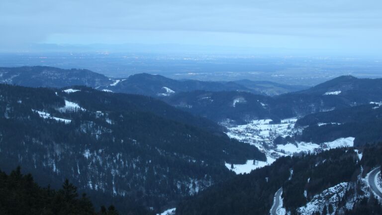 Dieses Bild zeigt eine Webcam-Aufnahme vom Achertal, aufgenommen am Dienstag, den 13.01.2026 um 08:10 Uhr. Die Temperatur betrug 3.8°C.