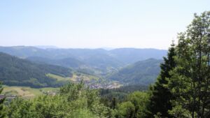 Dieses Bild zeigt eine Webcam-Aufnahme vom Achertal, aufgenommen am Dienstag, den 26.05.2026 um 16:10 Uhr. Die Temperatur betrug 33.5°C.