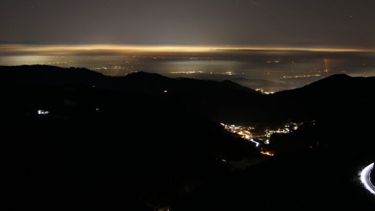 Dieses Bild zeigt eine Webcam-Aufnahme vom Achertal, aufgenommen am Samstag, den 22.11.2025 um 20:30 Uhr. Die Temperatur betrug -4.6°C.