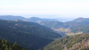 Dieses Bild zeigt eine Webcam-Aufnahme vom Achertal, aufgenommen am Freitag, den 12.12.2025 um 11:50 Uhr. Die Temperatur betrug 10.2°C.