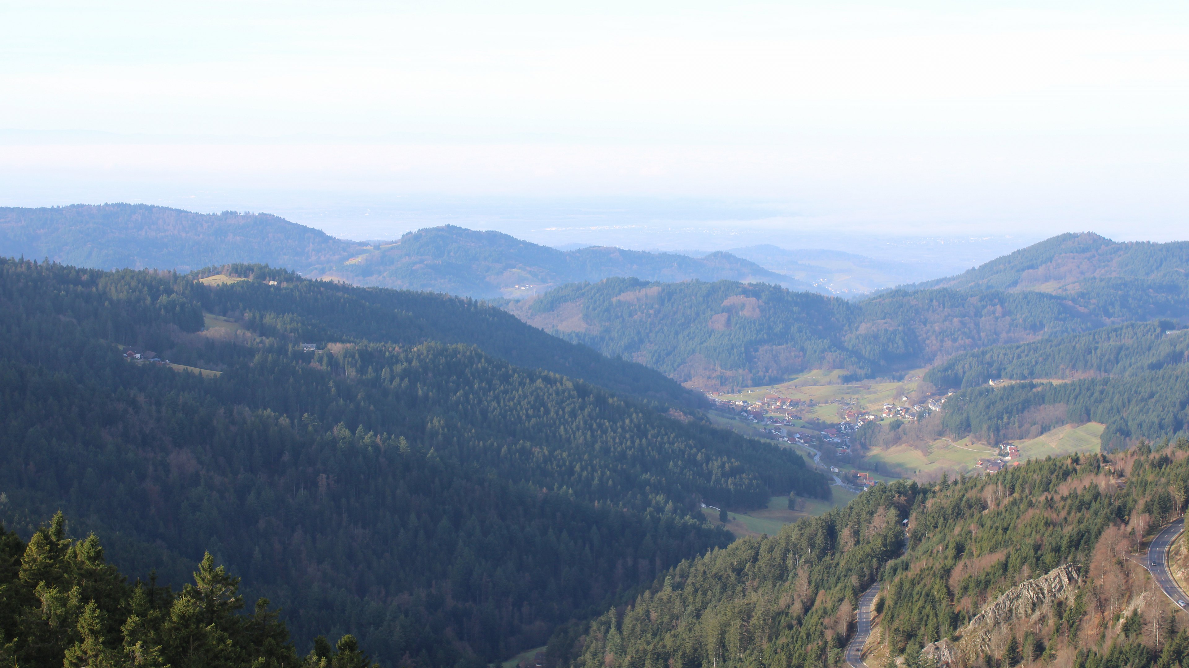 Dieses Bild zeigt eine Webcam-Aufnahme vom Achertal, aufgenommen am Freitag, den 12.12.2025 um 11:50 Uhr. Die Temperatur betrug 10.2°C.