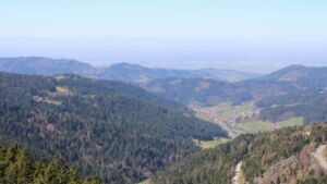 Dieses Bild zeigt eine Webcam-Aufnahme vom Achertal, aufgenommen am Dienstag, den 07.04.2026 um 13:10 Uhr. Die Temperatur betrug 14.9°C.