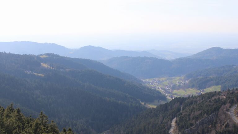 Dieses Bild zeigt eine Webcam-Aufnahme vom Achertal, aufgenommen am Dienstag, den 03.03.2026 um 15:50 Uhr. Die Temperatur betrug 9.6°C.