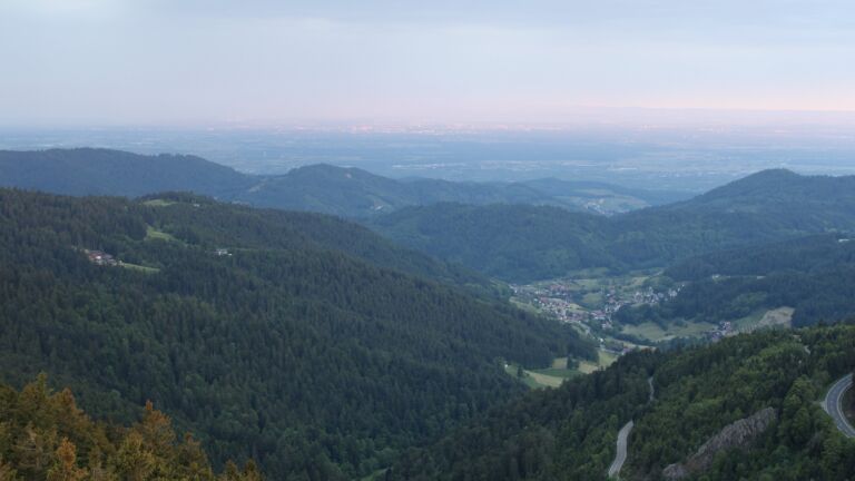 Dieses Bild zeigt eine Webcam-Aufnahme vom Achertal, aufgenommen am Dienstag, den 20.05.2025 um 05:50 Uhr. Die Temperatur betrug 10.8°C.