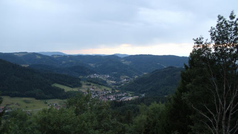 Dieses Bild zeigt eine Webcam-Aufnahme vom Achertal, aufgenommen am Sonntag, den 26.07.2026 um 21:20 Uhr. Die Temperatur betrug 19.7°C.