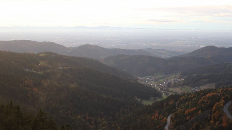 Dieses Bild zeigt eine Webcam-Aufnahme vom Achertal, aufgenommen am Montag, den 20.10.2025 um 18:30 Uhr. Die Temperatur betrug 9.3°C.