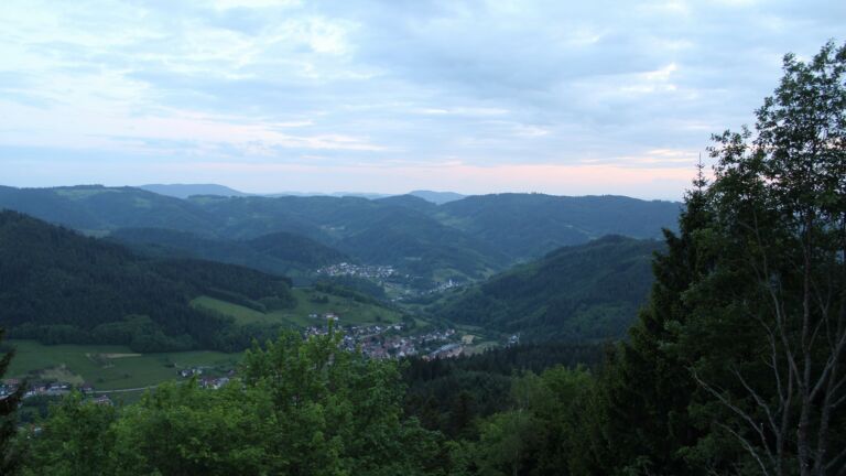 Dieses Bild zeigt eine Webcam-Aufnahme vom Achertal, aufgenommen am Mittwoch, den 20.05.2026 um 21:20 Uhr. Die Temperatur betrug 12.6°C.