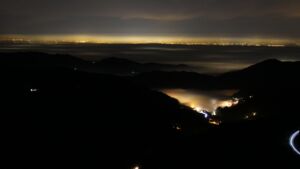 Dieses Bild zeigt eine Webcam-Aufnahme vom Achertal, aufgenommen am Sonntag, den 21.12.2025 um 22:30 Uhr. Die Temperatur betrug 6.9°C.