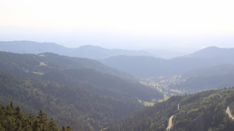 Dieses Bild zeigt eine Webcam-Aufnahme vom Achertal, aufgenommen am Freitag, den 20.06.2025 um 19:30 Uhr. Die Temperatur betrug 20.2°C.