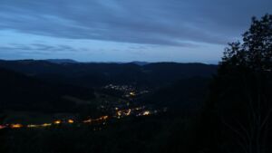 Dieses Bild zeigt eine Webcam-Aufnahme vom Achertal, aufgenommen am Sonntag, den 14.06.2026 um 04:30 Uhr. Die Temperatur betrug 13°C.