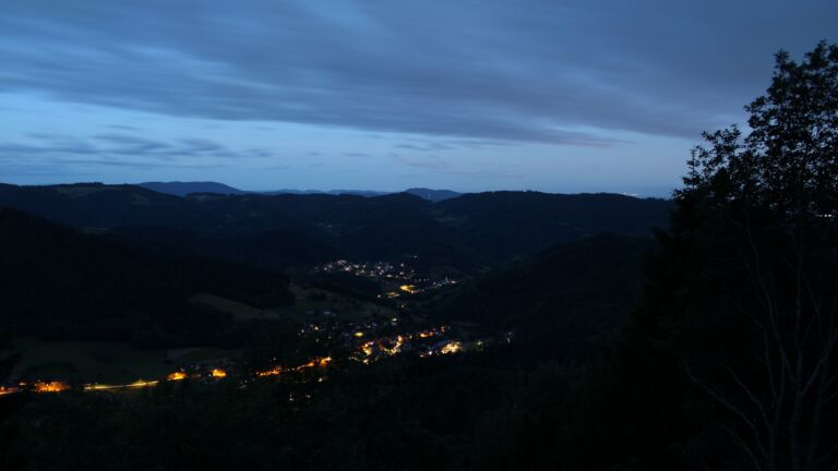 Dieses Bild zeigt eine Webcam-Aufnahme vom Achertal, aufgenommen am Sonntag, den 14.06.2026 um 04:30 Uhr. Die Temperatur betrug 13°C.