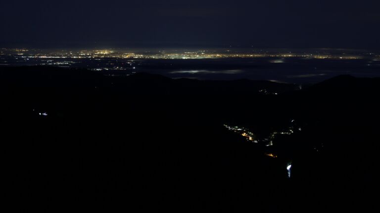 Dieses Bild zeigt eine Webcam-Aufnahme vom Achertal, aufgenommen am Freitag, den 31.10.2025 um 06:10 Uhr. Die Temperatur betrug 9.9°C.